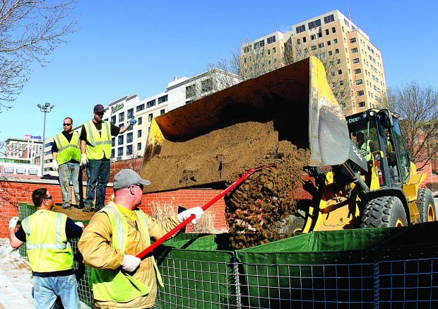 Flood_prep_2_041211